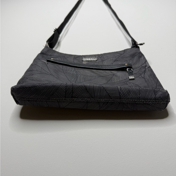 Baggallini Black Patterned All around Crossbody Bag - Picture 5 of 9